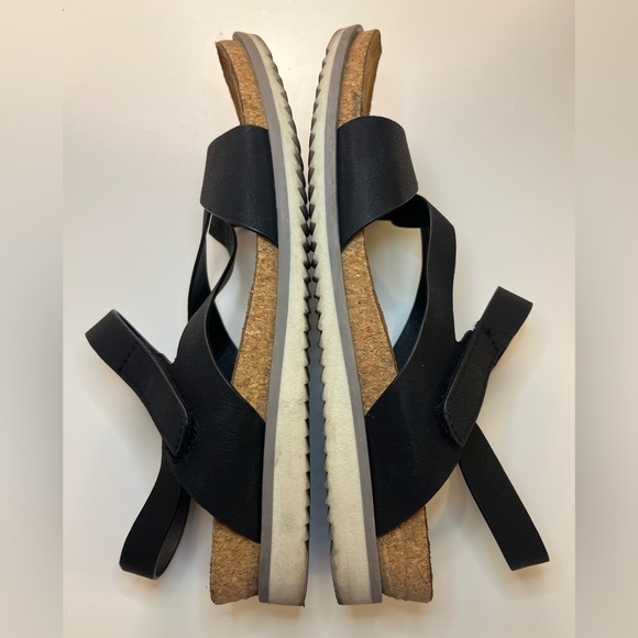 Eurosoft by Sofft Women's Gianetta Flat Sandal - Black - Picture 15 of 16